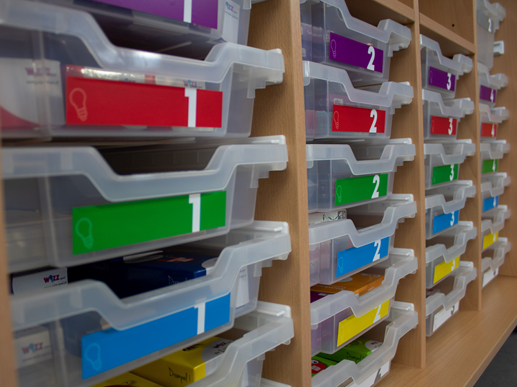 Rekenkast met spellen en materialen-3